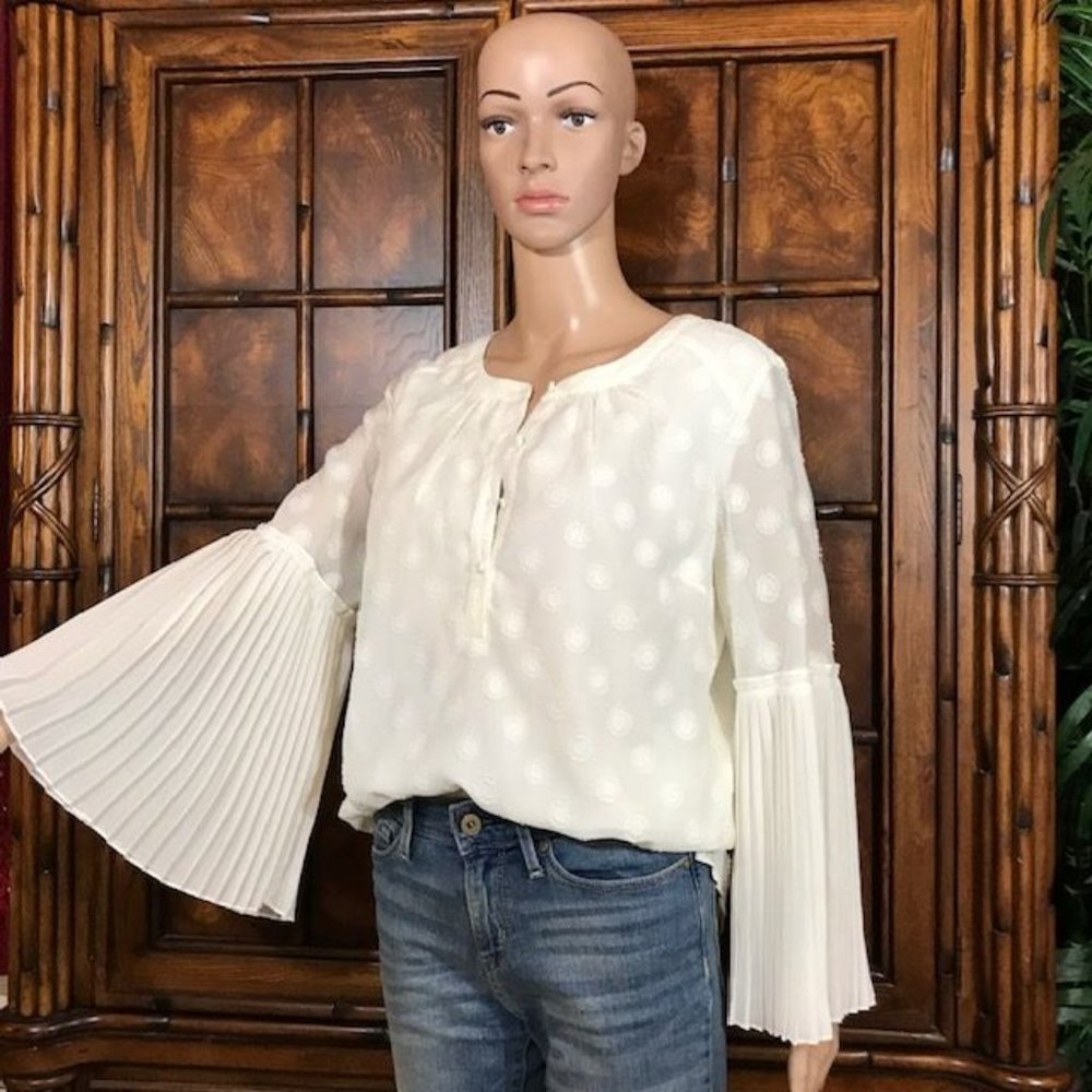 Isaac Mizrahi Ivory Modern Swiss Dot Pleat Sleeve Top